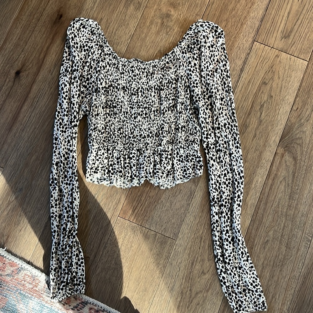 URBAN OUTFITTERS | Shaina Leopard Print Ruched Long Sleeve Crop Top, size large - Picture 6 of 7